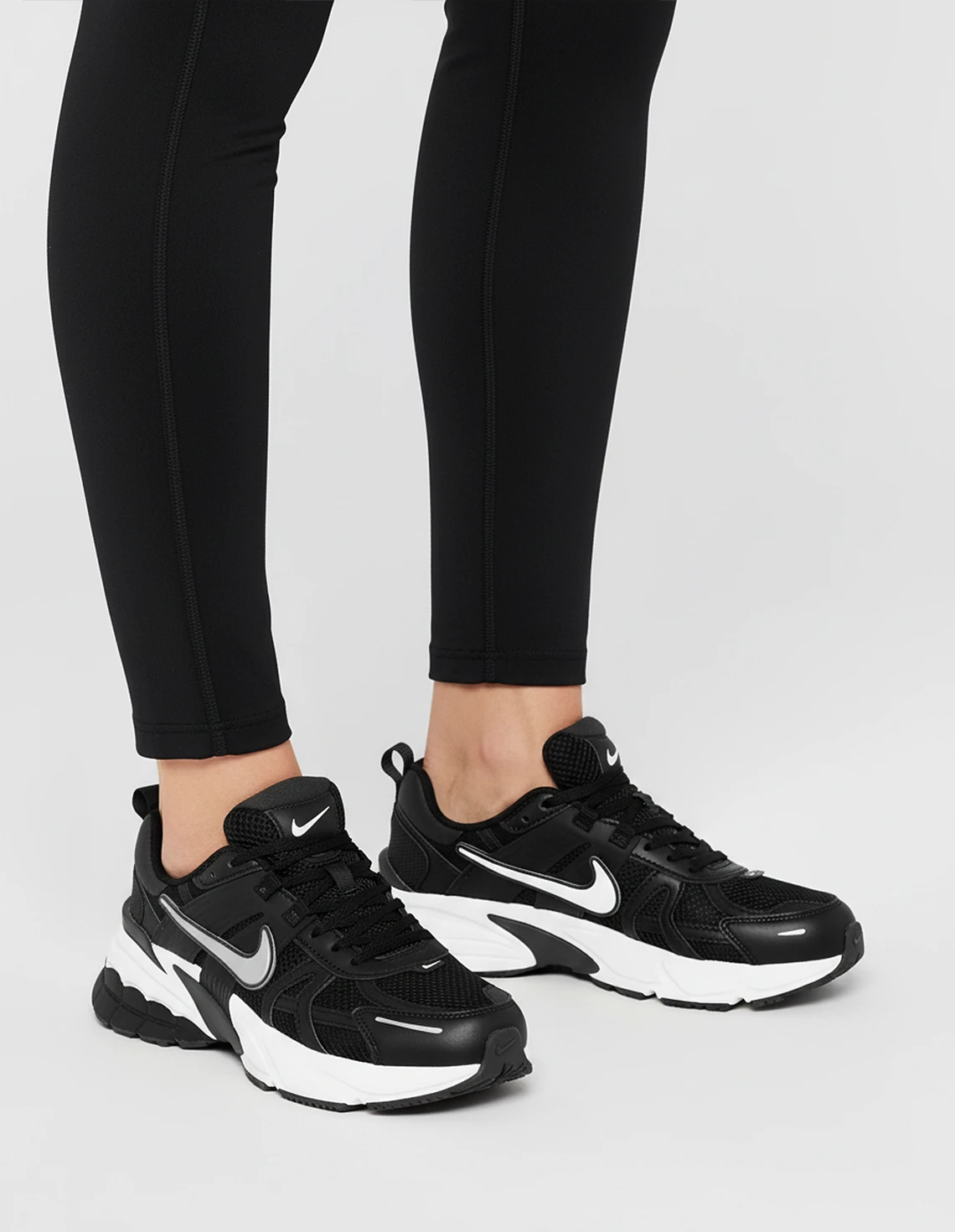 کفش دویدن زنانه نایکی V2K Run W