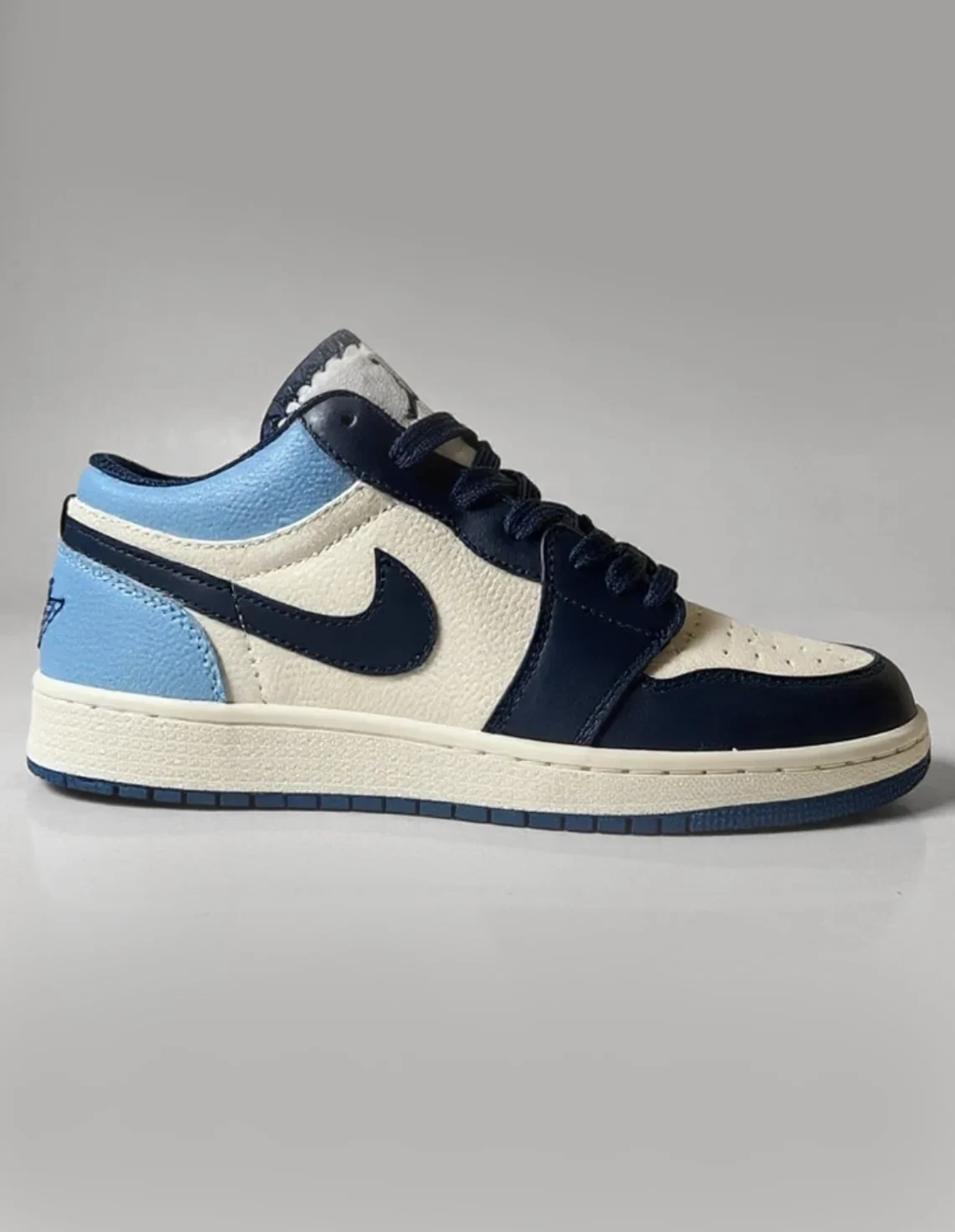 کفش روزانه مردانه نایکی Air Jordan 1 Low LX M