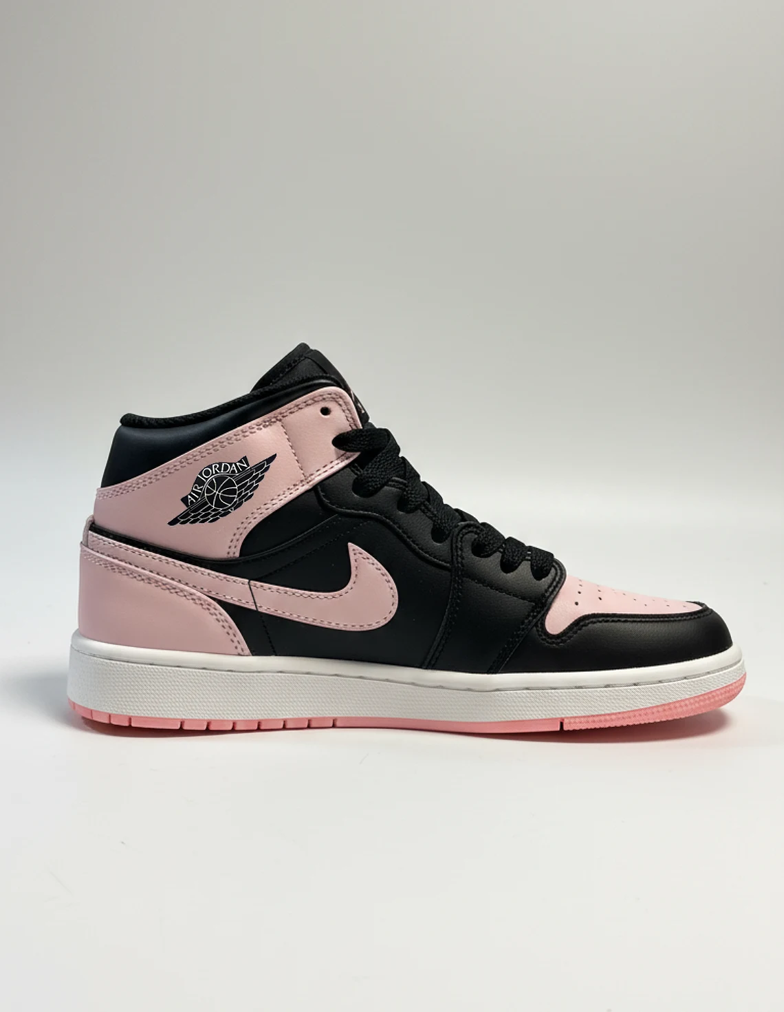 کفش روزانه زنانه نایکی Air Jordan 1 Mid Shadow W