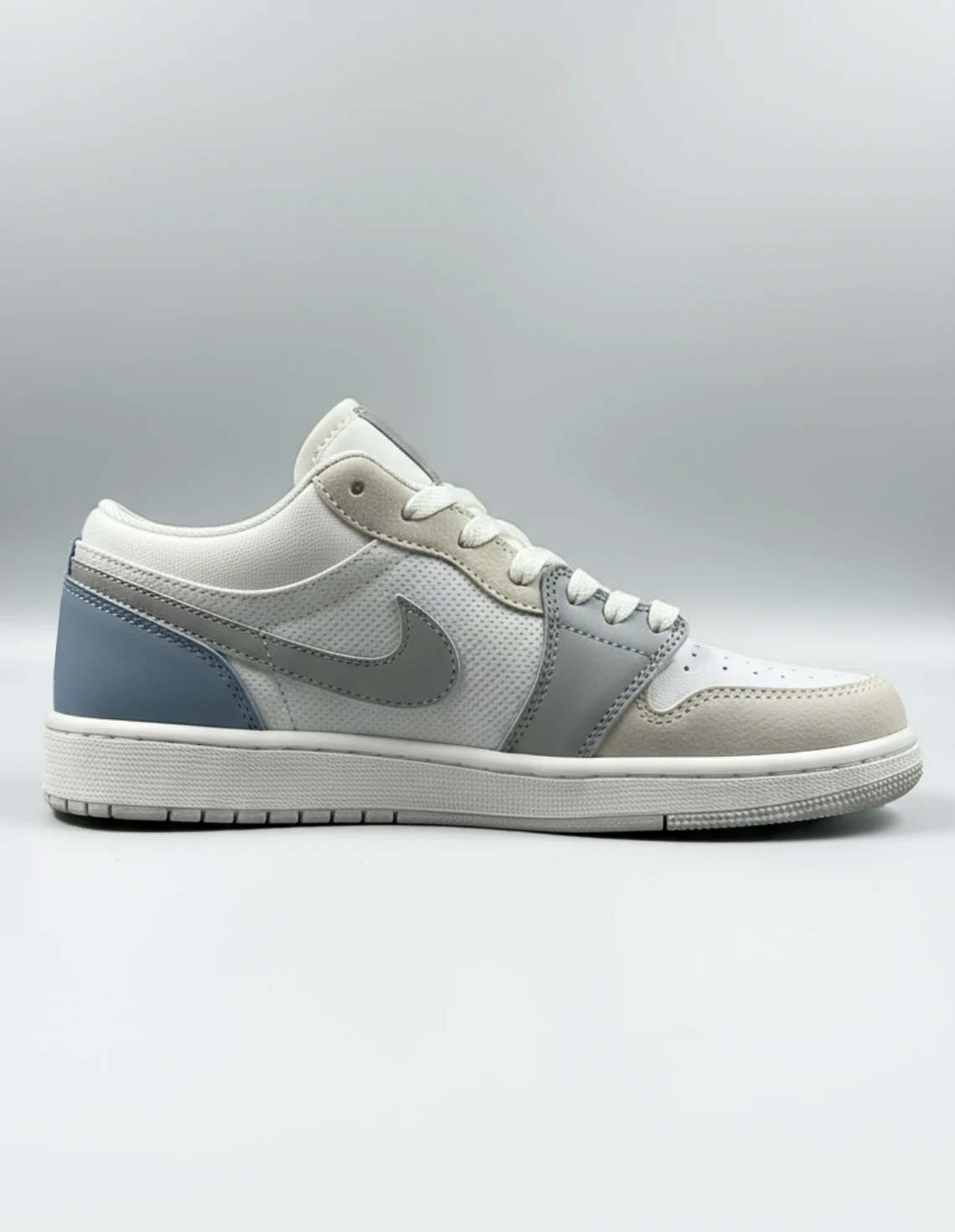 کفش روزانه زنانه نایکی Air Jordan 1 Low LX W